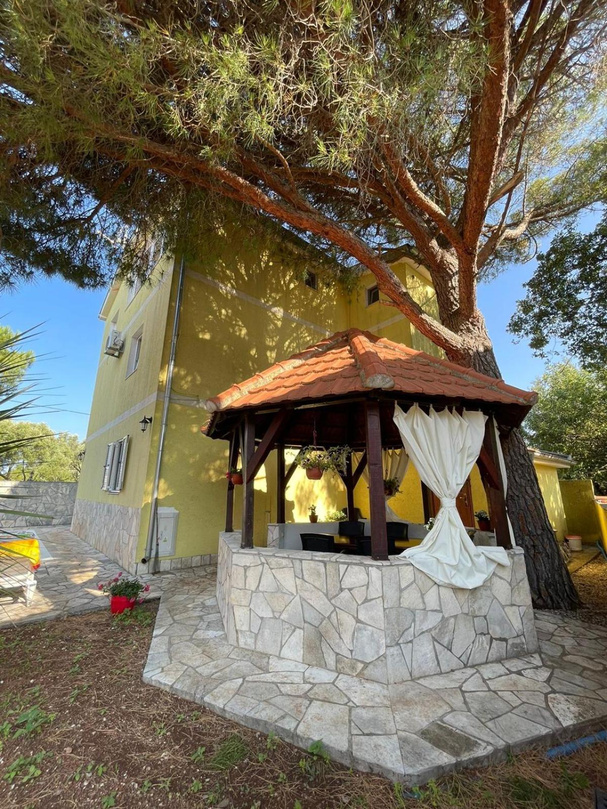 טיווט Apartments Villa-G Lustica מראה חיצוני תמונה