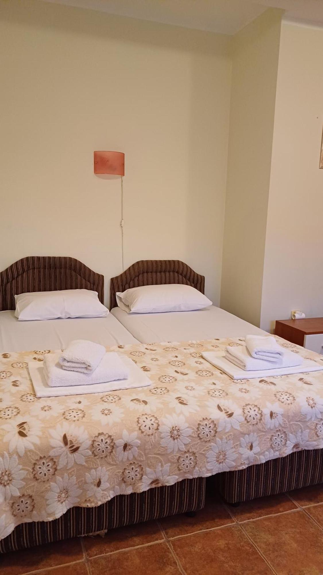 טיווט Apartments Villa-G Lustica מראה חיצוני תמונה