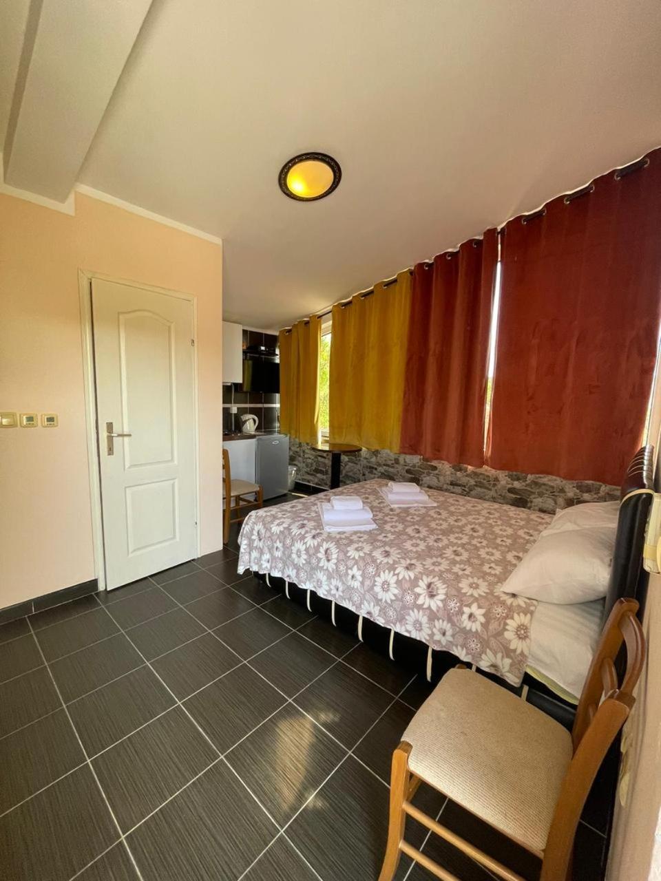 טיווט Apartments Villa-G Lustica מראה חיצוני תמונה