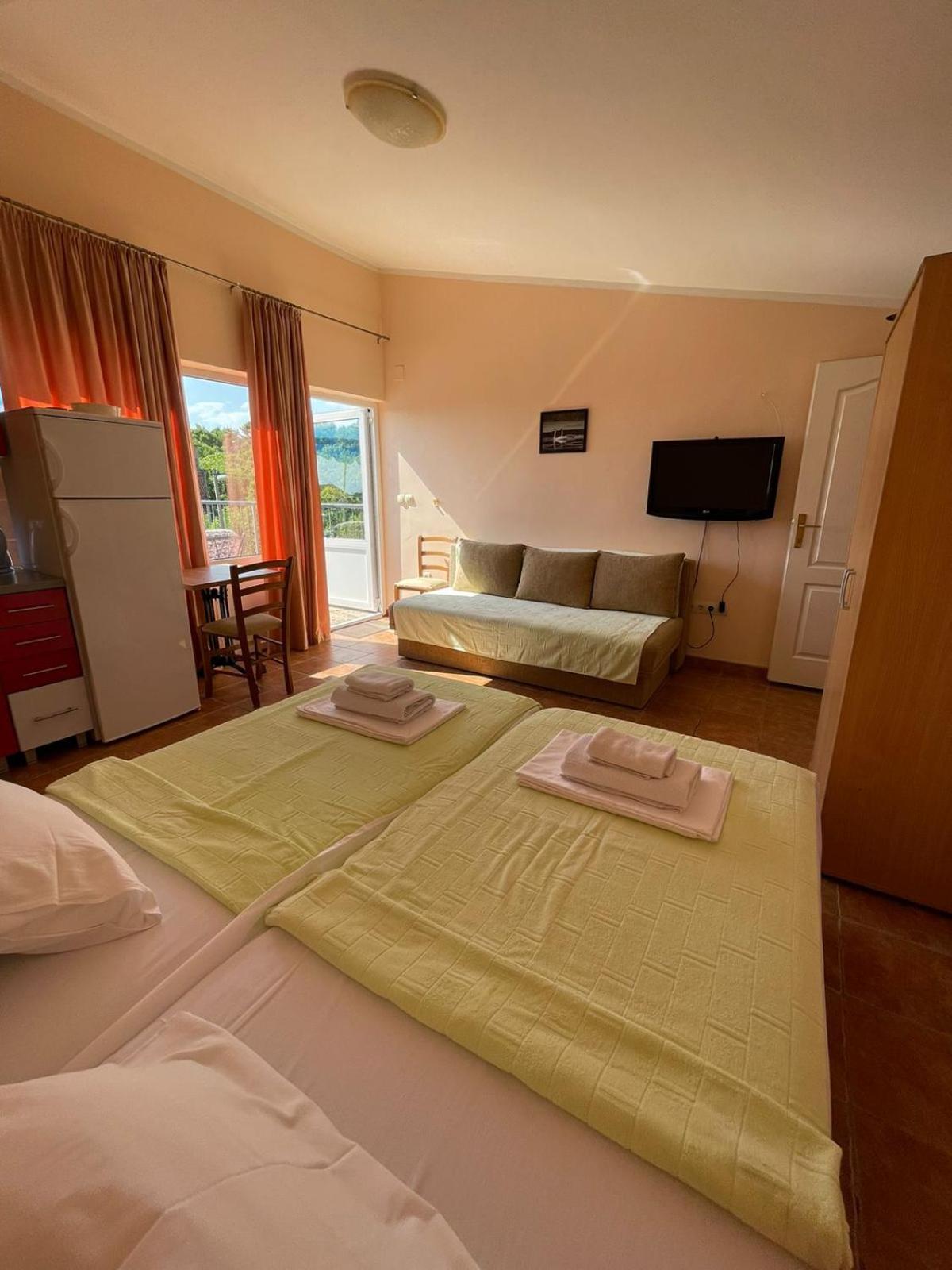 טיווט Apartments Villa-G Lustica מראה חיצוני תמונה