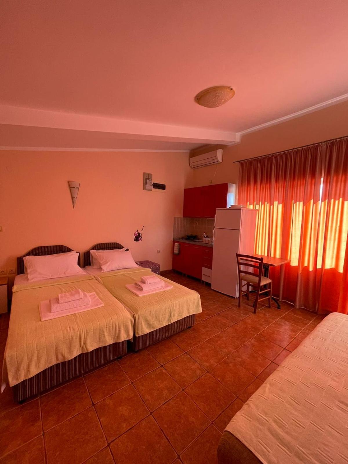 טיווט Apartments Villa-G Lustica מראה חיצוני תמונה
