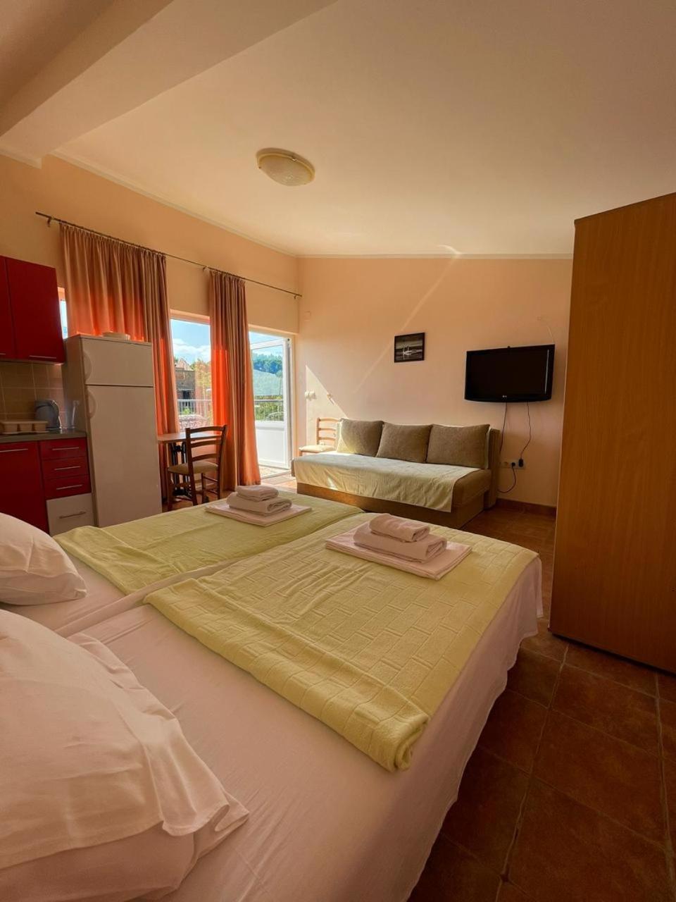 טיווט Apartments Villa-G Lustica מראה חיצוני תמונה