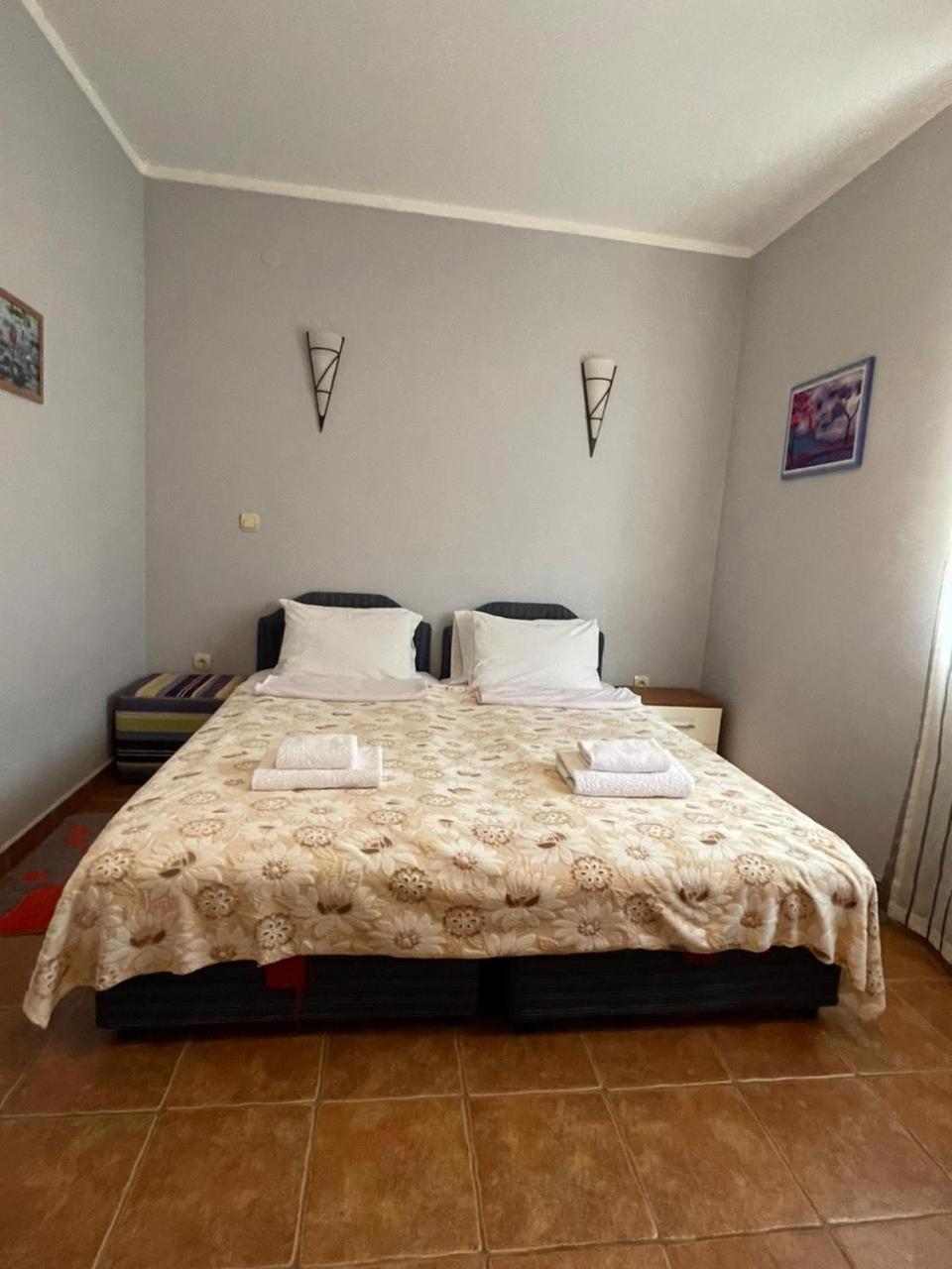 טיווט Apartments Villa-G Lustica מראה חיצוני תמונה