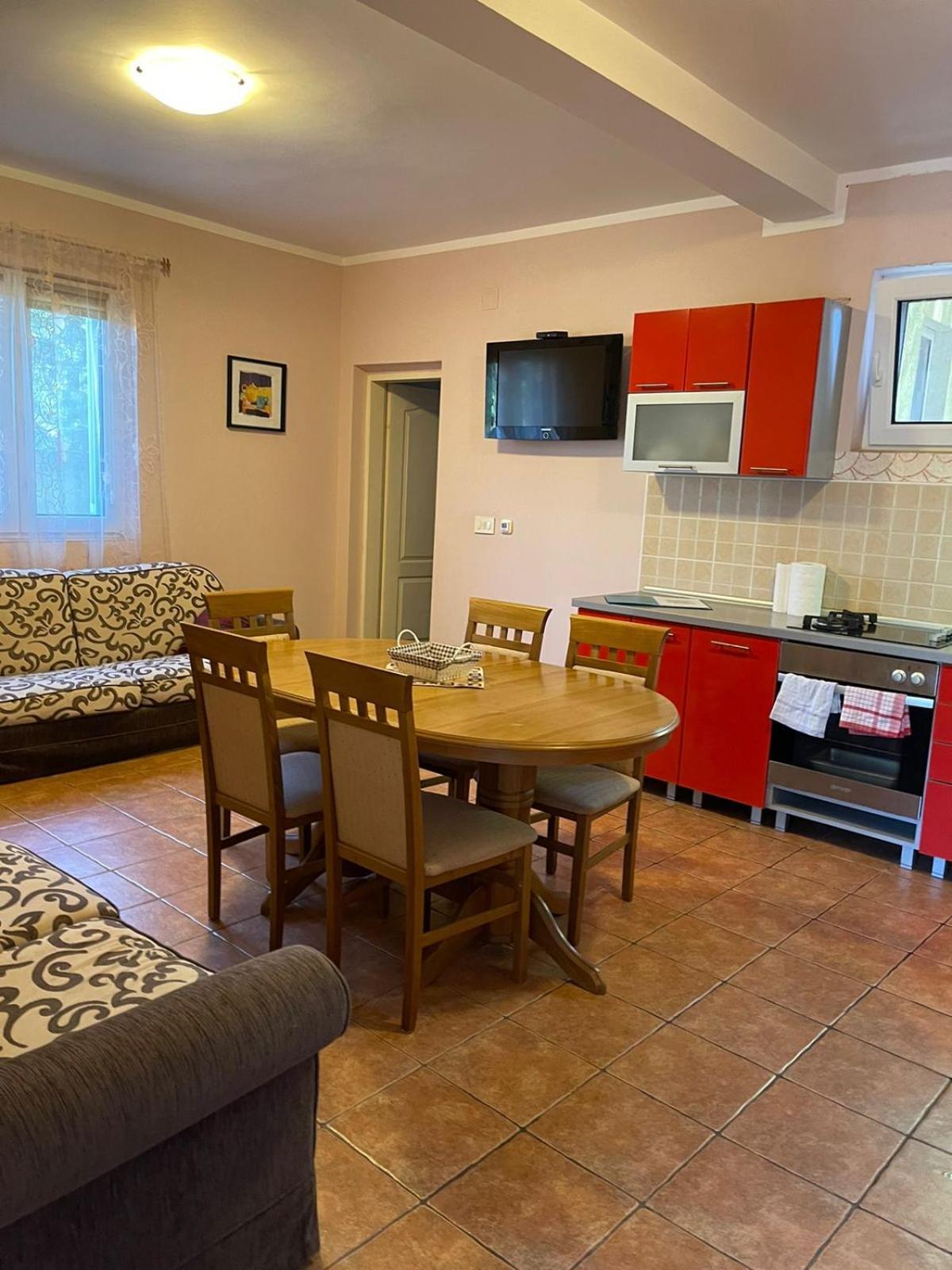 טיווט Apartments Villa-G Lustica מראה חיצוני תמונה