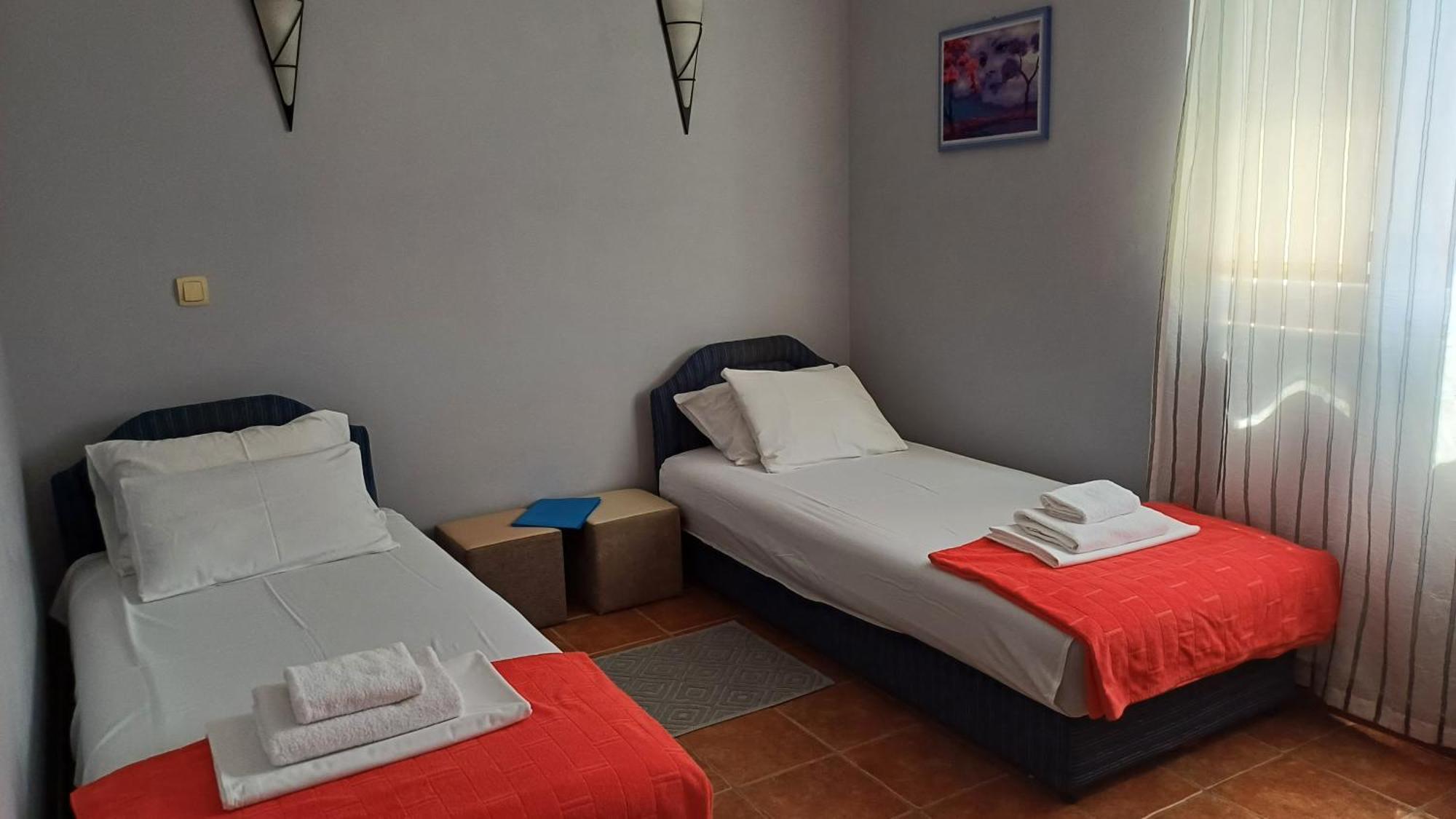 טיווט Apartments Villa-G Lustica מראה חיצוני תמונה