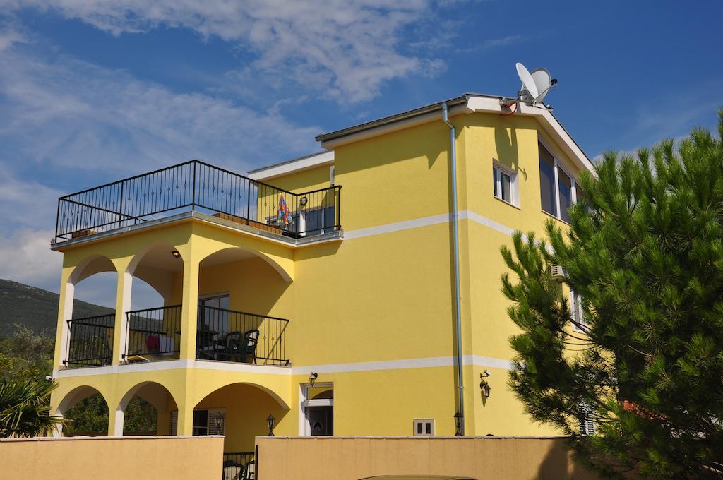 טיווט Apartments Villa-G Lustica מראה חיצוני תמונה